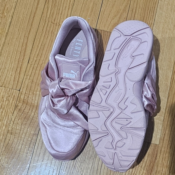 Fenty x Puma Satin Pink Bow Shoes - Picture 4 of 5